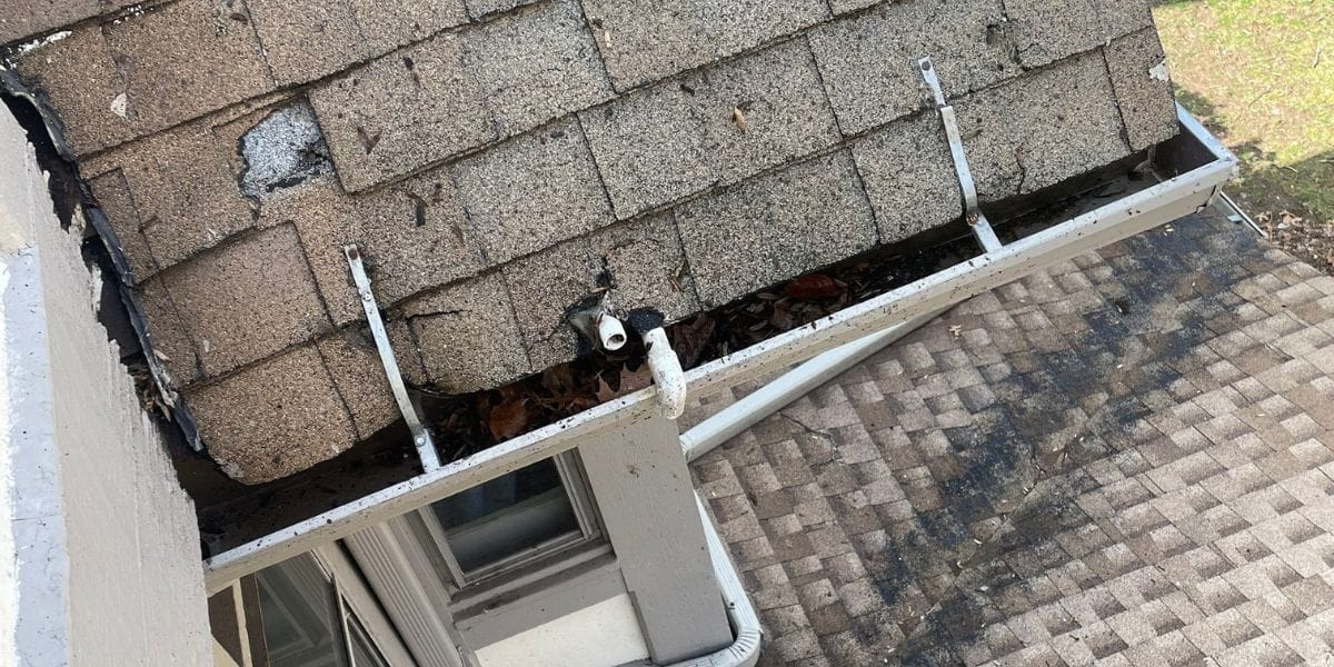 The Risks of Neglecting Gutter Repairs Before Winter