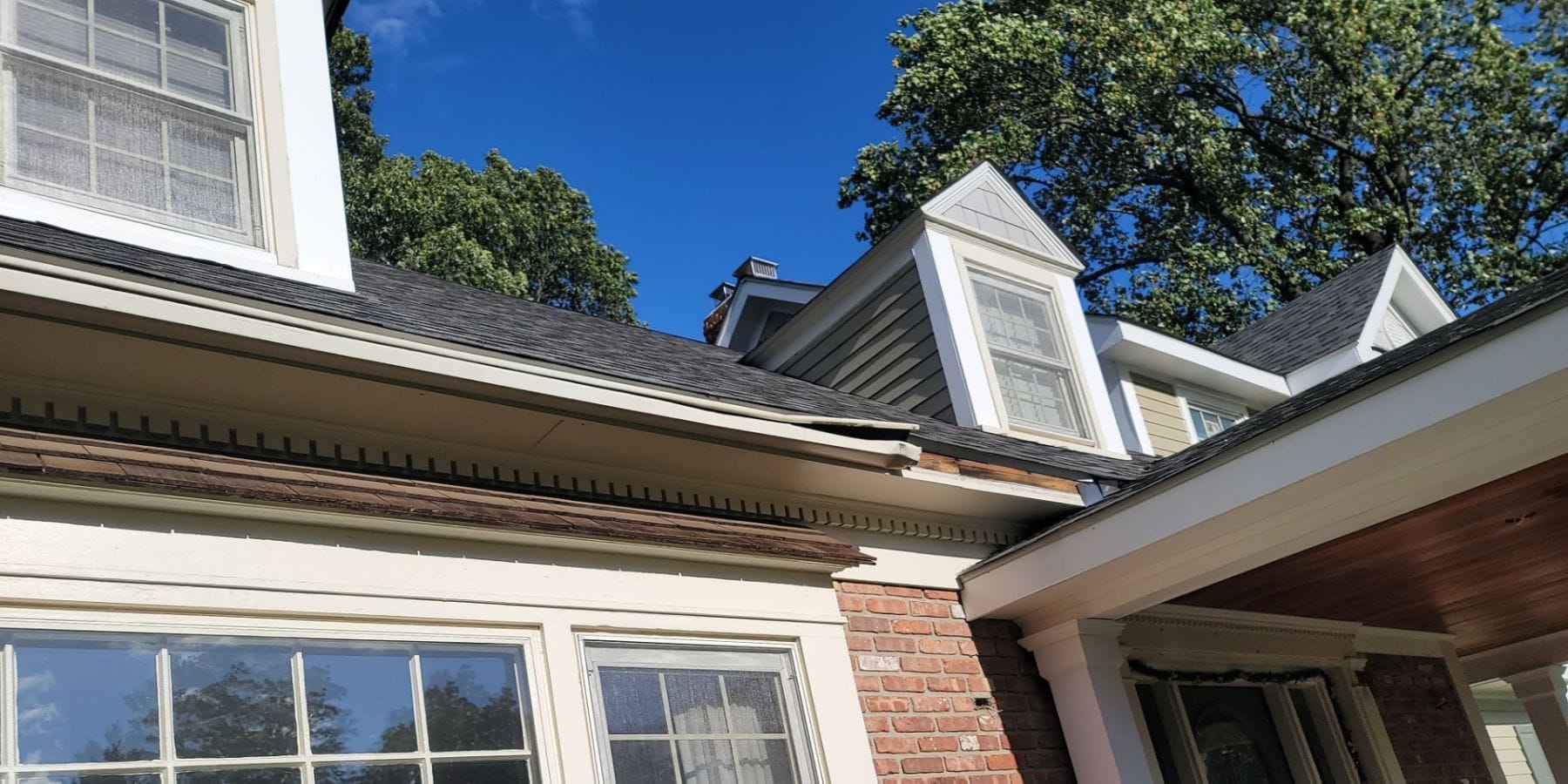Seamless Gutters and Their Compatibility with Roof Installations